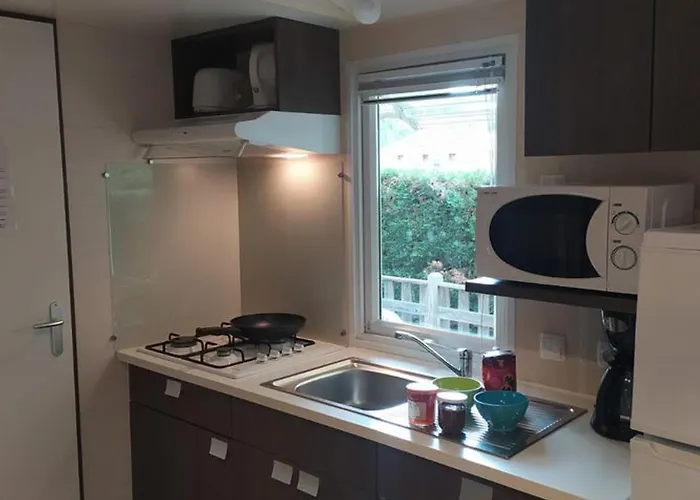 Mobil-home Spacieux Avec Terrasse Pour 6 Personnes A - Api-1-52-487 Campsite
