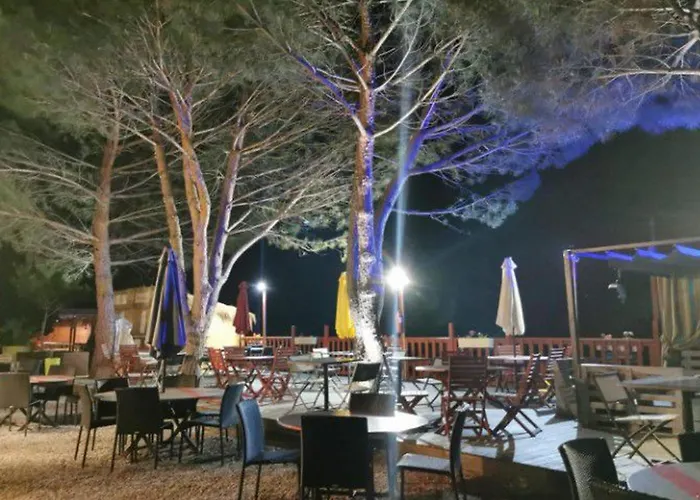 Campsite Mobil-home Spacieux Avec Terrasse Pour 6 Personnes A - Api-1-52-487 *